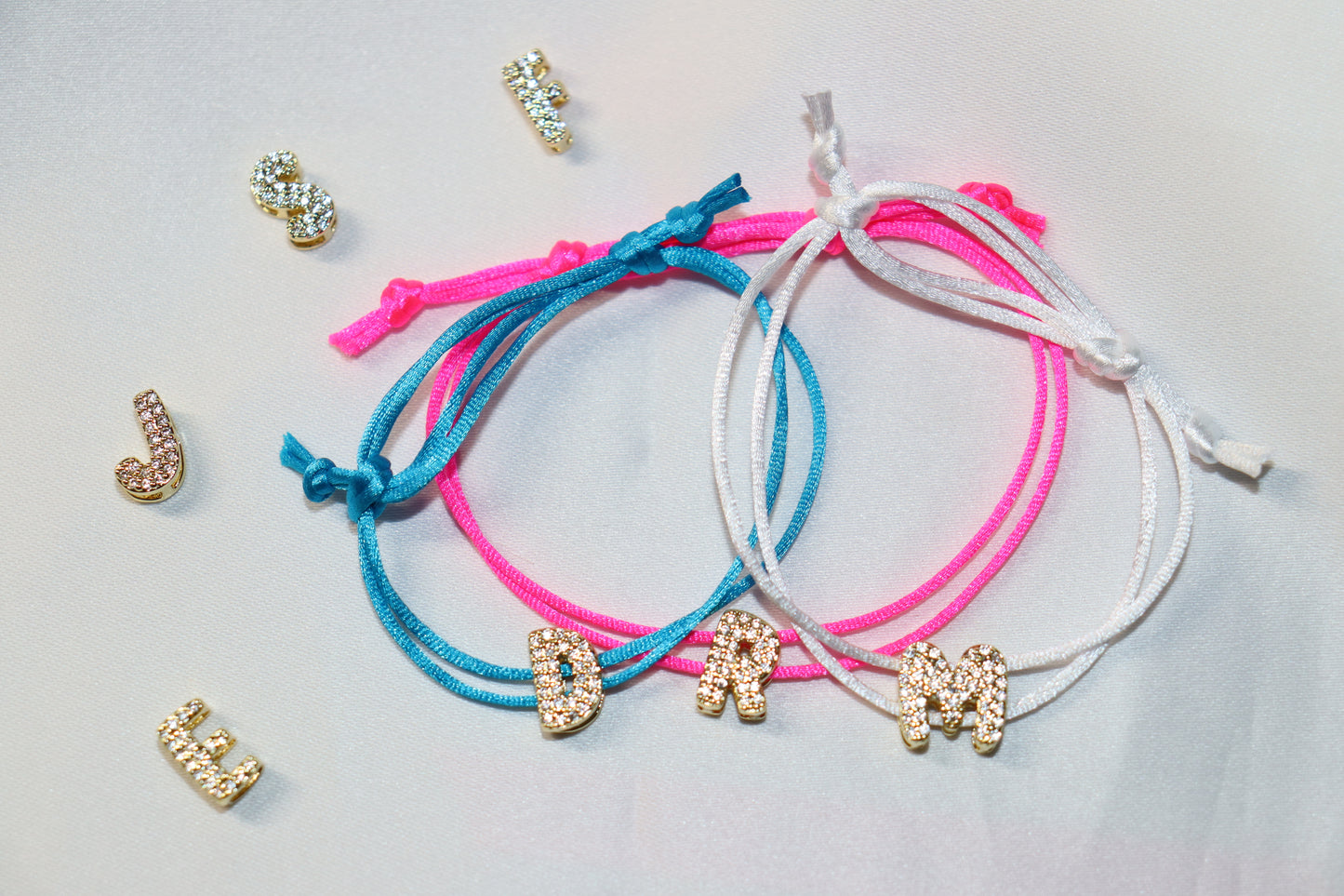 Pulsera con Dijes de Inicial